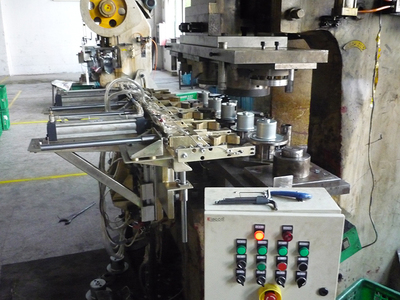 多台连线机械手