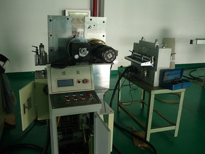 铜铂放料及自动纠偏机